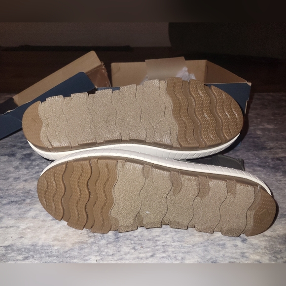 Sperry's, Olive, Size 8 - Picture 3 of 5